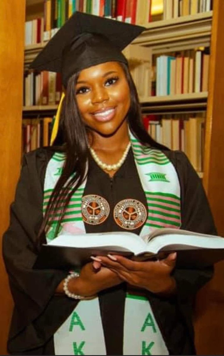 BrianEntin's tweet image. Carlee Russell’s parents say she left her car door open and her car was running when she disappeared from the side of I-459 in Hoover, Alabama. They believe she was abducted.
Any info – call 205-401-3365.