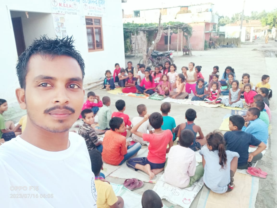 Khwabfoundation's tweet photo. ख्वाब फाउंडेशन की इकाई हैप्पी स्कूल और हैप्पी क्लब , चैनपुर , ढेकहां की शानदार नजारा 
ऐसे ही देश के भविष्य को संवारते रहे। 
मंगल हो।

#khwabfoundation #मरने_से_पहले_जीना #कष्टमेव_जयते #tribute2Drkalam #exmlacandidate #UpcomingMLA #aapkaMunnaBhai #khwabfoundationteam #Happyschool https://t.co/RGj1QVPPbQ