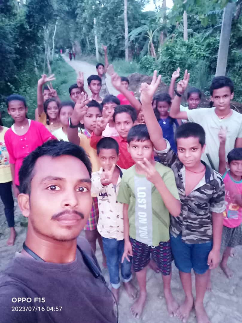 Khwabfoundation's tweet photo. ख्वाब फाउंडेशन की इकाई हैप्पी स्कूल और हैप्पी क्लब , चैनपुर , ढेकहां की शानदार नजारा 
ऐसे ही देश के भविष्य को संवारते रहे। 
मंगल हो।

#khwabfoundation #मरने_से_पहले_जीना #कष्टमेव_जयते #tribute2Drkalam #exmlacandidate #UpcomingMLA #aapkaMunnaBhai #khwabfoundationteam #Happyschool https://t.co/RGj1QVPPbQ
