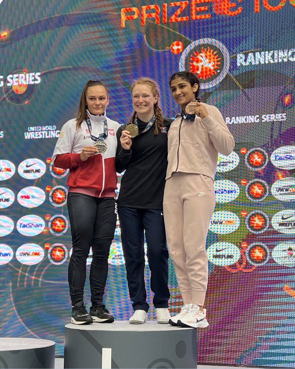 RenuBala20111's tweet image. देश की बेटी संगीता फोगाट ने हंगरी में हो रही प्रतियोगिता में ब्रॉन्ज मेडल जीता है।
#hungry #brazen #sangeetaphogat