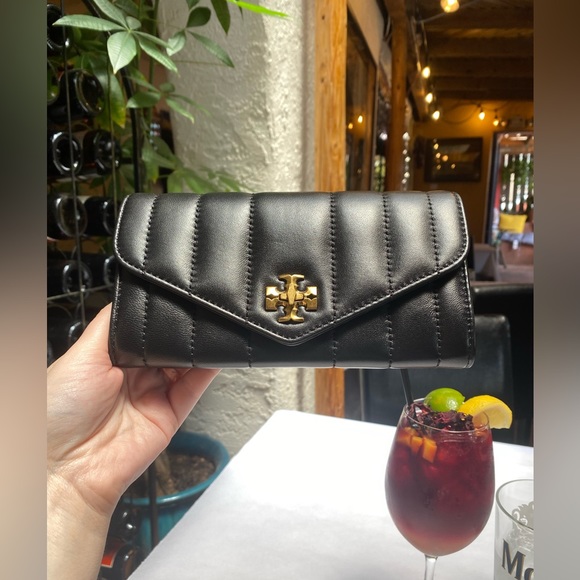 onlifeandstuff's tweet photo. So good I had to share! Check out all the items I'm loving on @Poshmarkapp #poshmark #fashion #style #shopmycloset #garage #toryburch #jcrew: https://t.co/OGsYvy7ews https://t.co/kn52O2s8p9