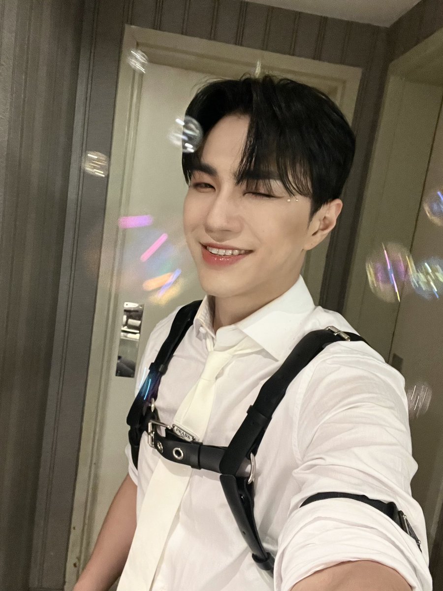 VannerOfficial's tweet photo. [#태환]

타이페이에서 VVS를 만나서 행복했고 감사했습니다!☺️ 더 좋은 무대로 다시 또 찾아올게요!🧏🏻‍♂️

#VANNER #배너 #TAEHWAN https://t.co/mTvqrHeC5j