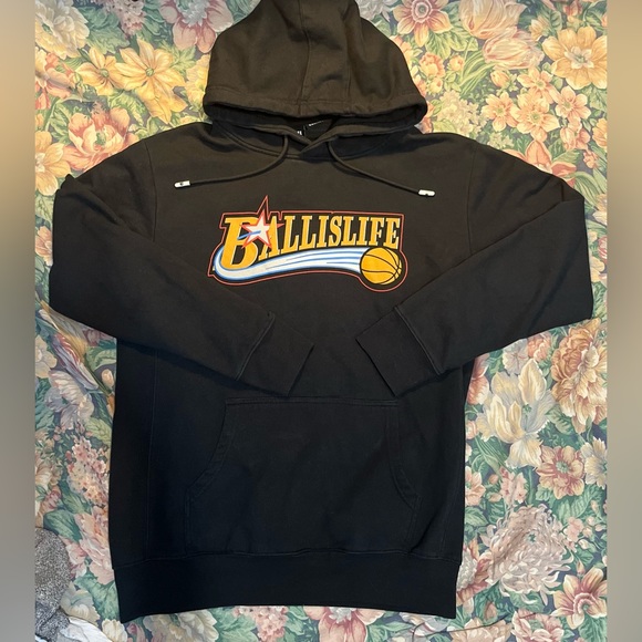 scratchnkicks's tweet photo. So good I had to share! Check out all the items I'm loving on @Poshmarkapp #poshmark #fashion #style #shopmycloset #quieti #bape: https://t.co/0klyGzSFhk https://t.co/GfLkDWp6DM