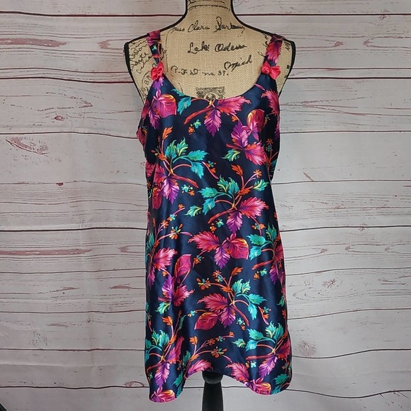 MccurdyChelsey's tweet photo. So good I had to share! Check out all the items I'm loving on @Poshmarkapp #poshmark #fashion #style #shopmycloset #santeclassics #nike #agnesb: https://t.co/L26DTFexrr https://t.co/RvgtYif5oF