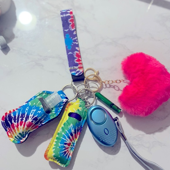 NancyQu0617513's tweet photo. So good I had to share! Check out all the items I'm loving on @Poshmarkapp from @ttllaa1953 #poshmark #fashion #style #shopmycloset #starwarsofficialmerch #stevemadden: https://t.co/3tdzul5rwv https://t.co/8Lk1rQsKOD