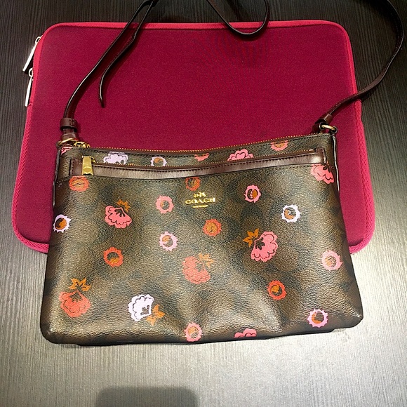 wechanteuse's tweet image. So good I had to share! Check out all the items I'm loving on @Poshmarkapp #poshmark #fashion #style #shopmycloset #coach: posh.mk/l0xOh0WetBb