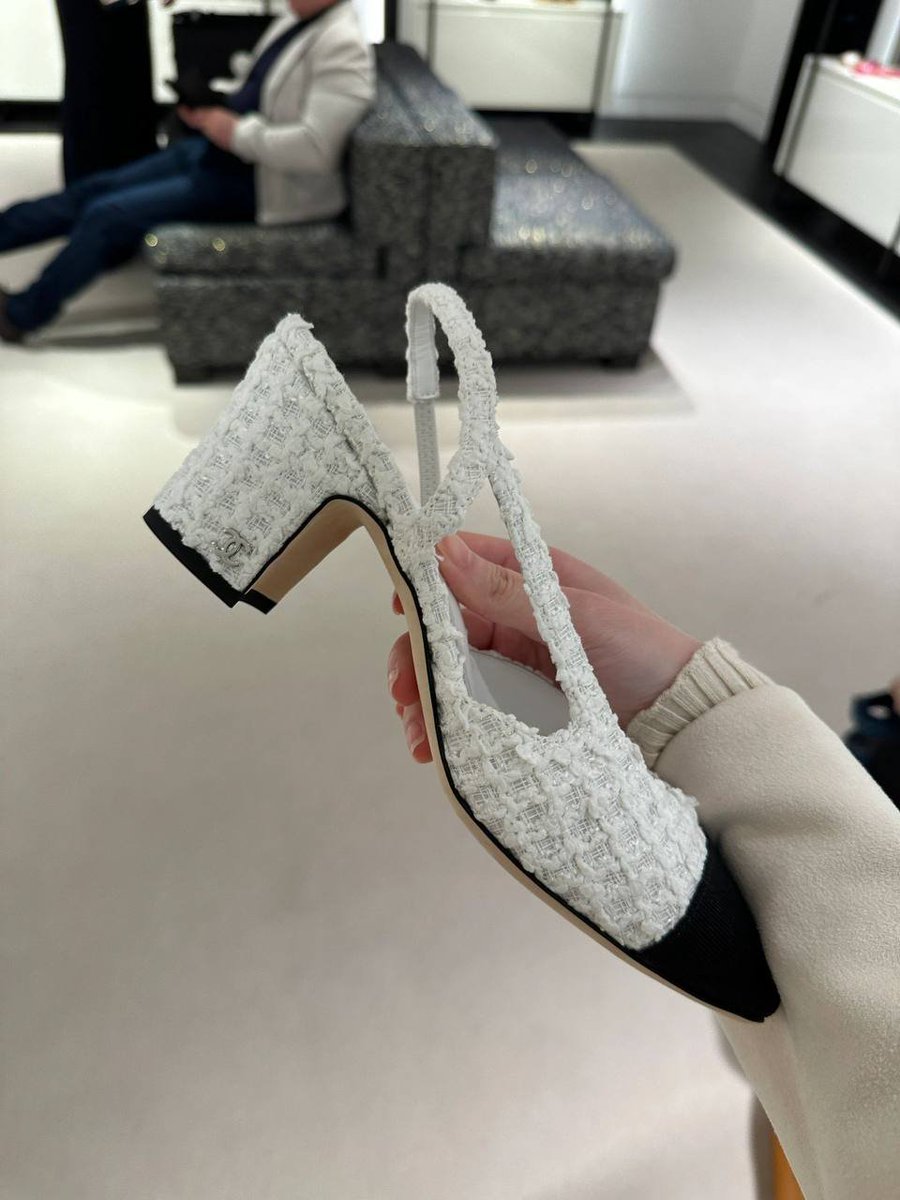 allen3717's tweet photo. #UnitedKingdom #shopping #chanel https://t.co/APDpu3Cbby