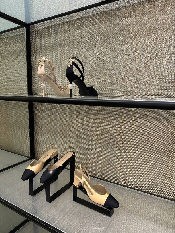 allen3717's tweet photo. #UnitedKingdom #shopping #chanel https://t.co/APDpu3Cbby