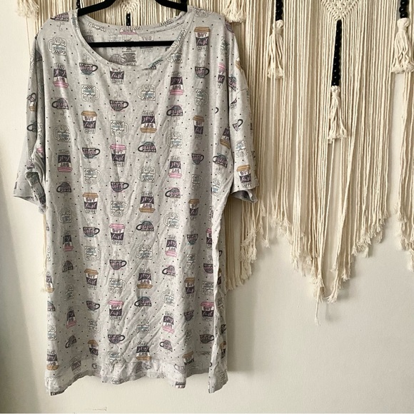 RobinRy1963's tweet photo. So good I had to share! Check out all the items I'm loving on @Poshmarkapp from @ShelleyB326 #poshmark #fashion #style #shopmycloset #catherinemalandrino #taylorandsage: https://t.co/OL4AIyFZnB https://t.co/mywz6KT7qr