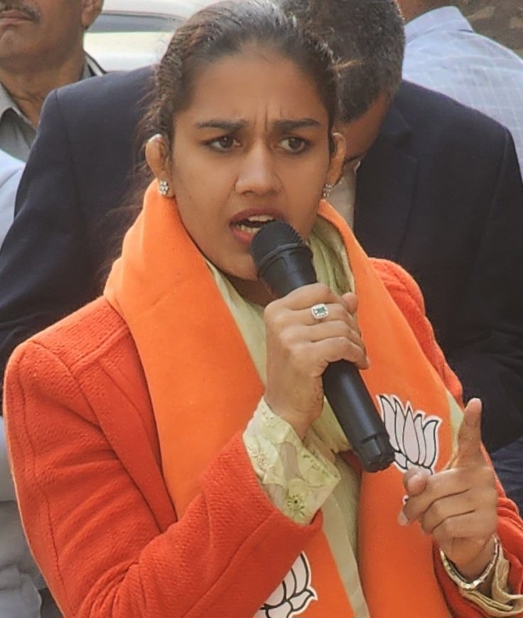 BabitaPhogat's tweet photo. जब समंदर में आ ही गए हैं 
तो लहरों की औकात भी देख लेते हैं।।
#SundayMotivation https://t.co/gaiZgbPu9d