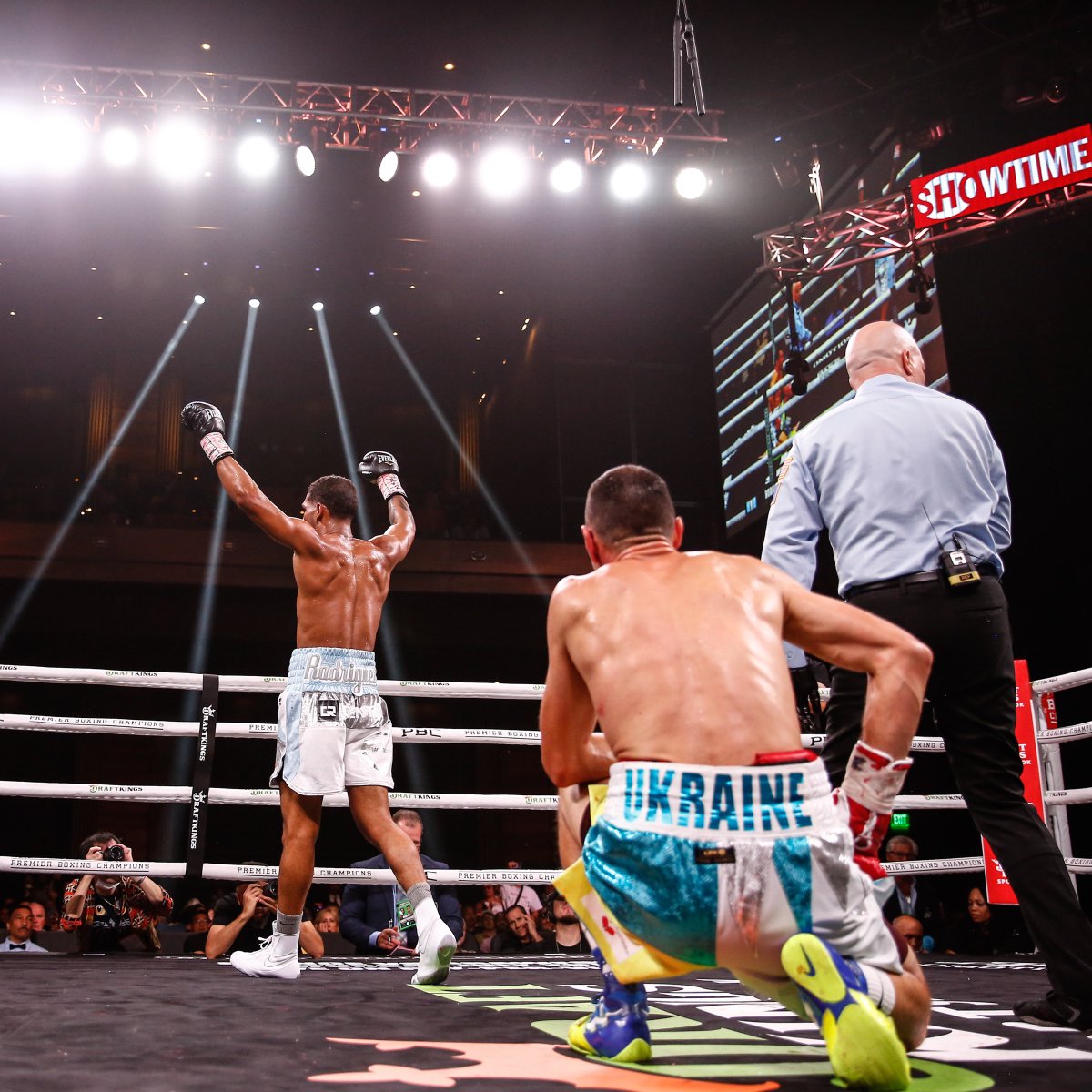 atsboxing's tweet photo. 📸: @elvisTDK drops Viktor Postol in the 6th 💥💥💥

Rodriguez would go on to earn the TKO victory in the 7th 💪

#RodriguezPostol | #MartinHarutyunyan https://t.co/vDdBMLjtoG