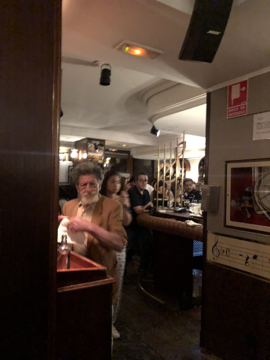 SaraAnchondo's tweet photo. Estoy en tony2 y el señor que está junto a mi bien podría ser el live action del Quijote https://t.co/3rNktRMOKx