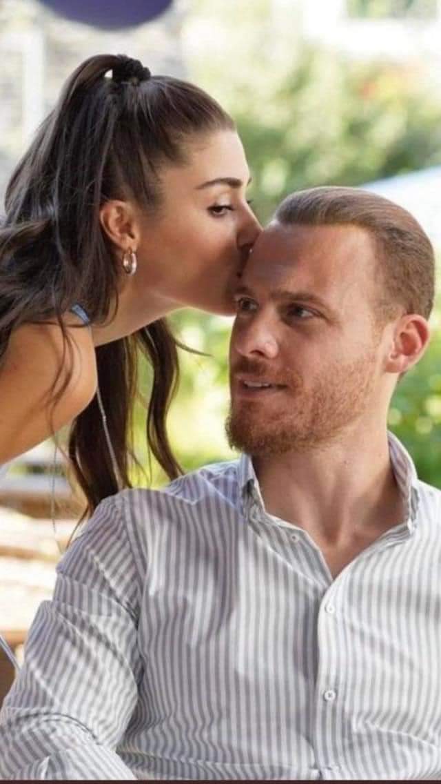 RoxellaRoxi1's tweet photo. Casa non è quella dove torni ogni sera ma quella nella quale ti rifugi quando hai un attimo di tempo. Ed è sempre una persona.
Buongiorno ❤️
#HandeErçel
#KeremBürsin
#HanKerr forever https://t.co/m8MGIGipLZ
