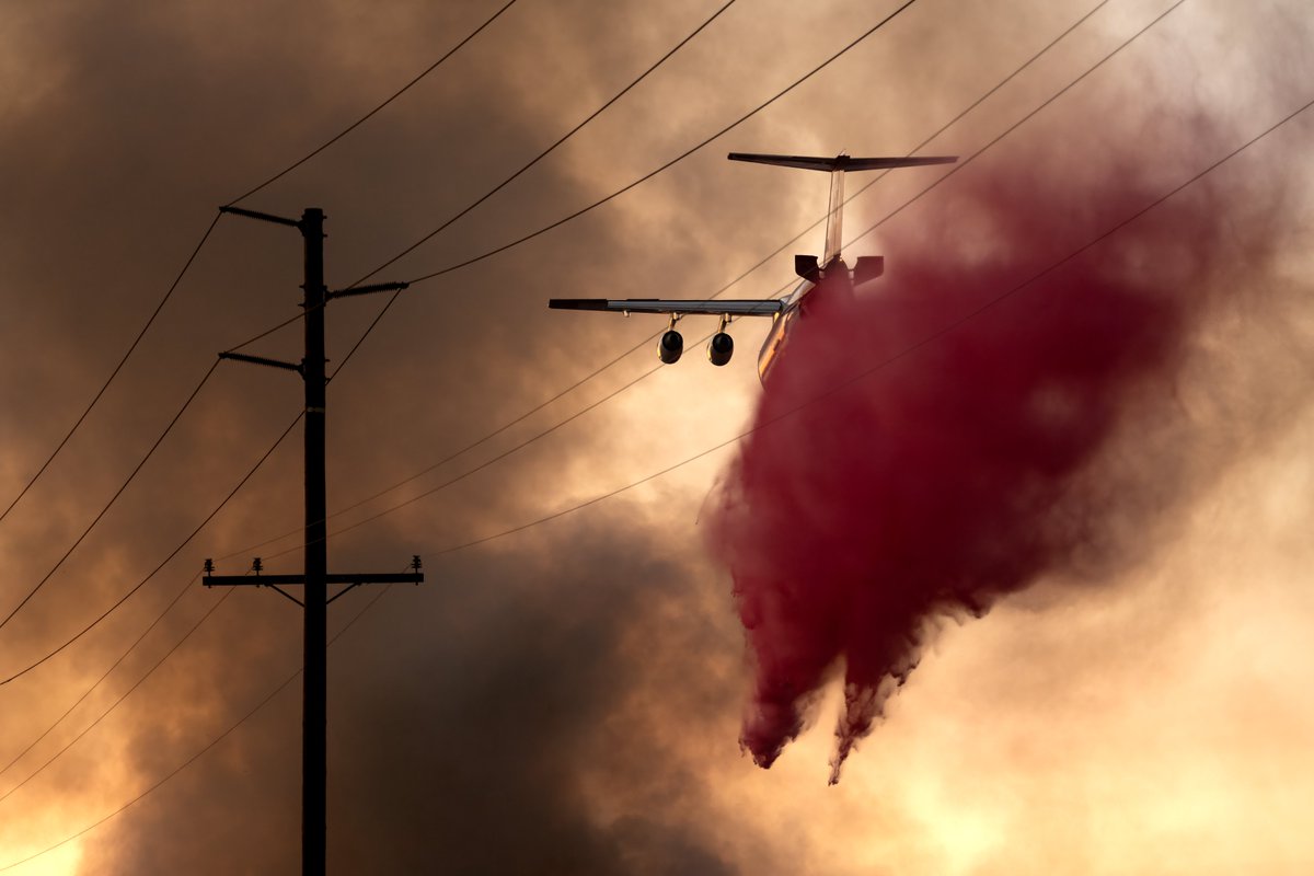 Michael_Nevin's tweet photo. Neptune Aviation Services BAe 146-200A Approach and Drop at the  #rabbitfire #NeptuneAviationServices @CAL_FIRE @CALFIRERRU @neptuneaviation https://t.co/IPZU5NdyF7