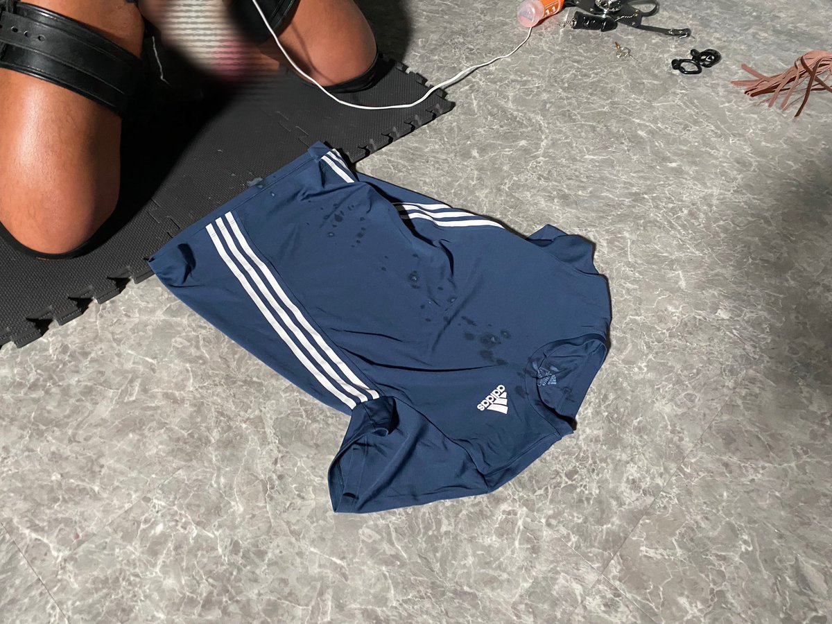 before &amp;  after

精液だらけのシャツ着て
満員電車で帰りました…笑