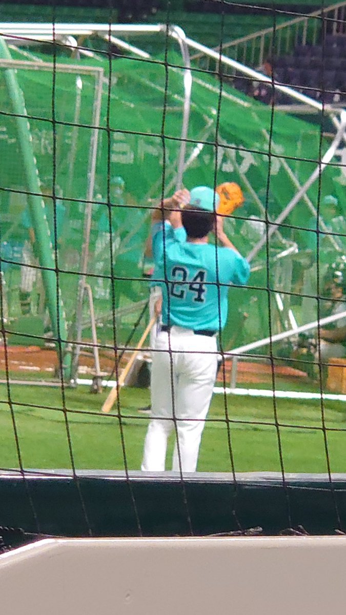 しっかり声出しながら
練習してグランド整備する姿に 
ますます好きになった😭
笑いよったりょうやくん可愛かった😳