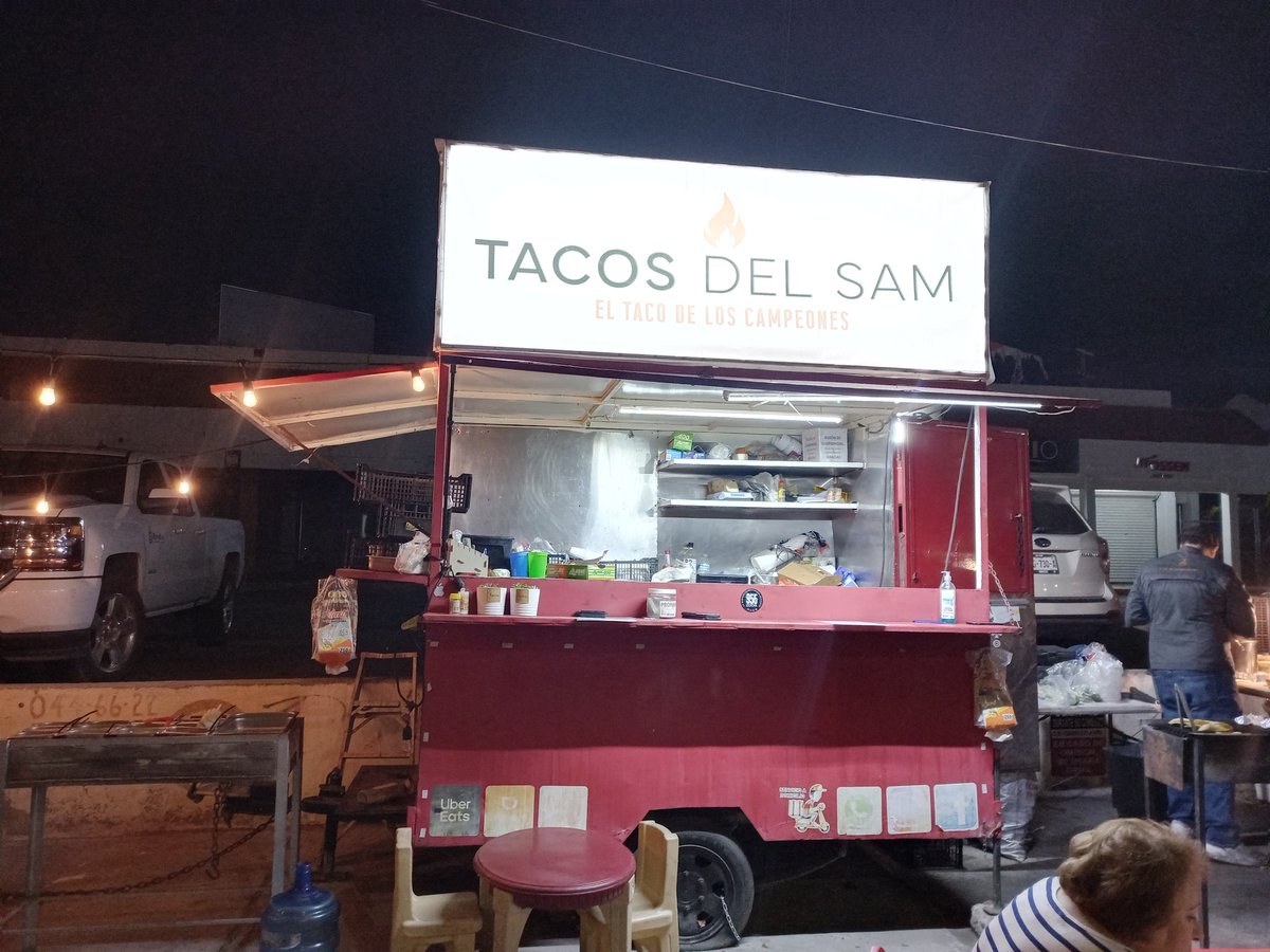 NARANJERO75's tweet photo. Acabo de dar con los mejores tacos de carne asada de Hermosillo, por ende del mundo "Tacos del Sam", apenas tienen 2 meses que abrieron, solidaridad y Blvd. Navarrete 👌🏻👌🏻
Desde que llegué supe de la calidad de sus tacos, son fans de @zoom95fm, no podían fallar. https://t.co/Px1axhVQ2U
