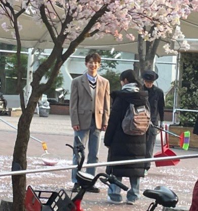 how to be tall and look tiny (a guide by choi bomin) 

#BOMIN #최보민 #골든차일드  <a href="/GoldenChild/">GoldenChild (골든차일드)</a> <a href="/Hi_Goldenness/">GOLDEN CHILD</a>