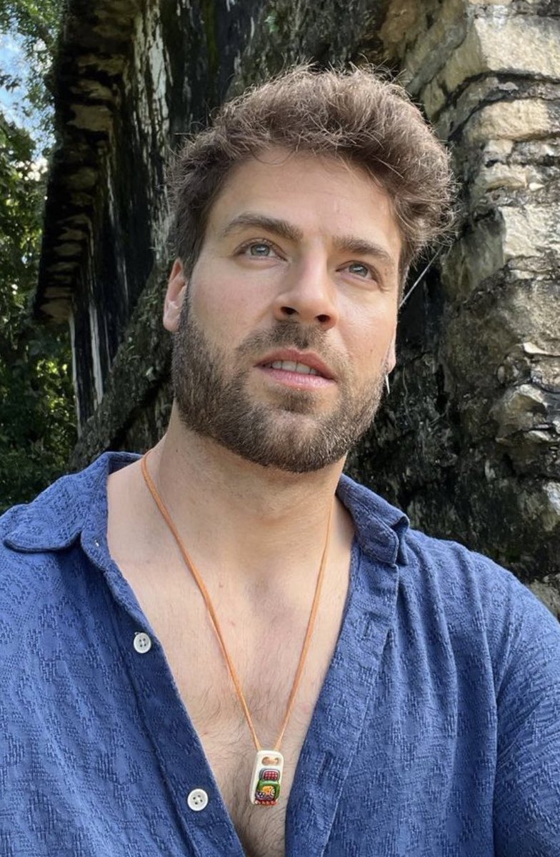 EmZkPr's tweet photo. Hagamos TT #TeamJorge y démosle vuelta al discurso de odio. Hagamos un hilo 🧵 con mensajes de apoyo que les gustaría decirle si les escuchara. Comienzo yo:

Resiste Jorge, eres ejemplo de que un buen corazón te hace brillar aún en la oscuridad.

 #LaCasaDeLosFamososMx #LCDLFmx https://t.co/Y8eXfJ6ZEZ