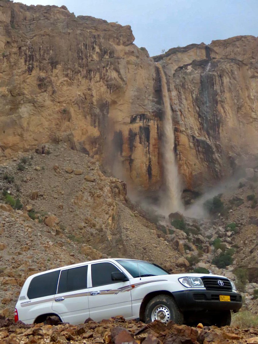 وﭐحتري شُوفتك مثل لهفة مطر 
 في سَماء هالكُون كلن يحّتريه..♡