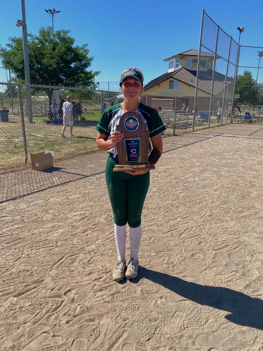 emmaharrow10's tweet photo. Undefeated Gold Bracket Champs in the Triple Crown World Series! We went 9-0! 🥎 @MountainWest16u https://t.co/wd3a8h3Yw0