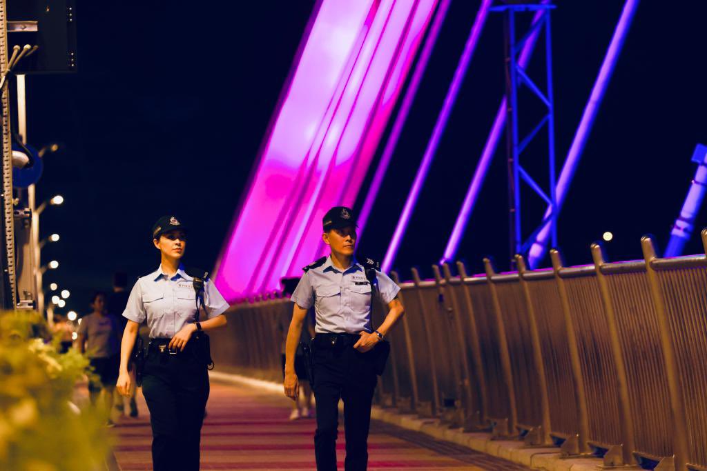 hkpoliceforce's tweet image. #HKPFootprint🚓|Aka the ‘Butterfly Bridge’,📍#TseungKwanO Cross Bay Bridge—arching its steel arms over the sea like a🦋fluttering its wings in an ♾️-looking pattern towards the horizon—has been serving🇭🇰as a vibrant conduit,w/👮🏻‍♂️👮🏻‍♀️guarding all of you,all the way,all the time🌁🌉