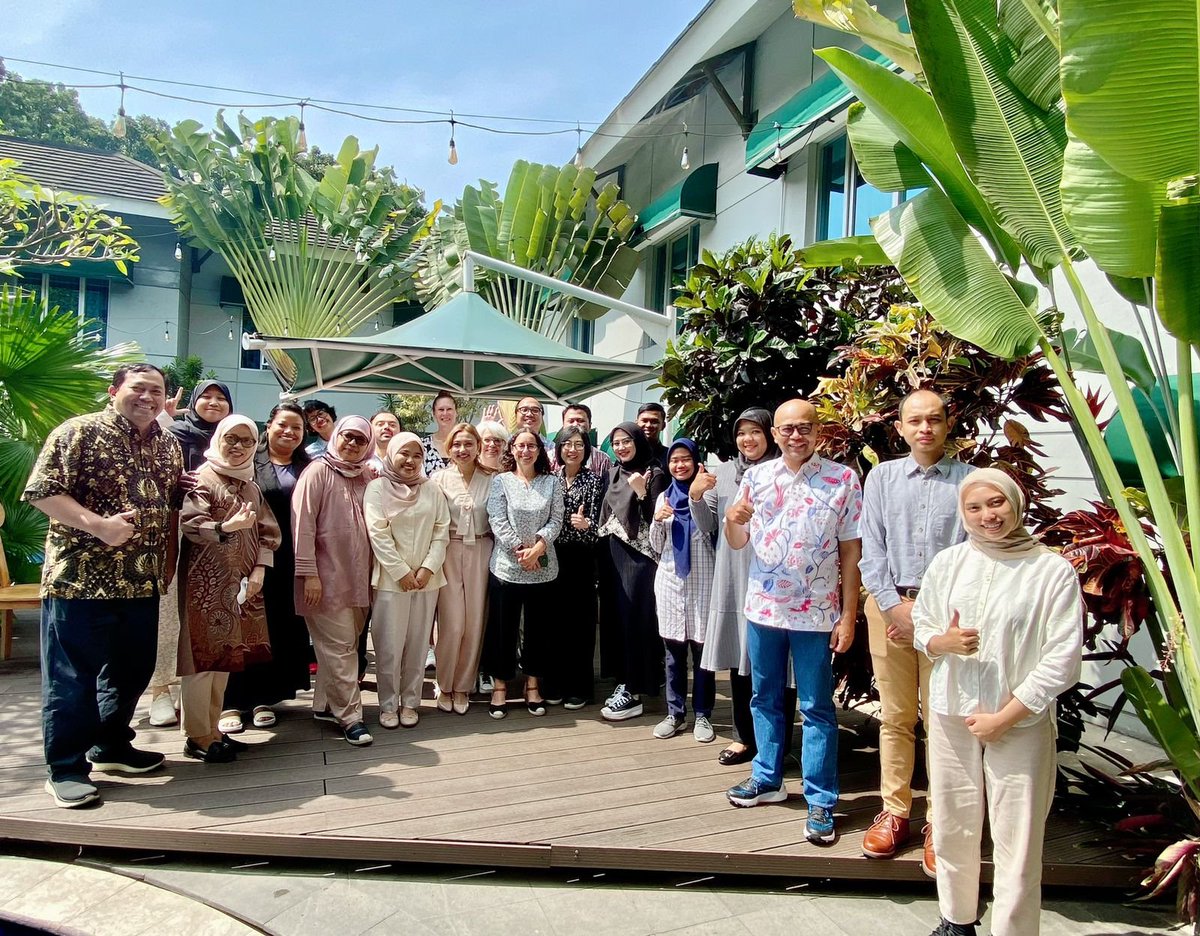 FACE-UP End of Year 1 Consortium meeting (Bandung, July 16-19, 2023) Factors affecting childhood exposures to urban particulates research have been started <a href="/claire_horwell/">Prof Claire J. Horwell 😷</a> <a href="/thinkingurban/">Erwin Nugraha</a> <a href="/itbofficial/">Institut Teknologi Bandung</a> <a href="/OFFICIAL_SAPPK/">SAPPK-ITB</a> <a href="/RDI_Global/">Resilience Development Initiative</a>. Colleagues from Nepal, UK, Indonesia, etc joined in