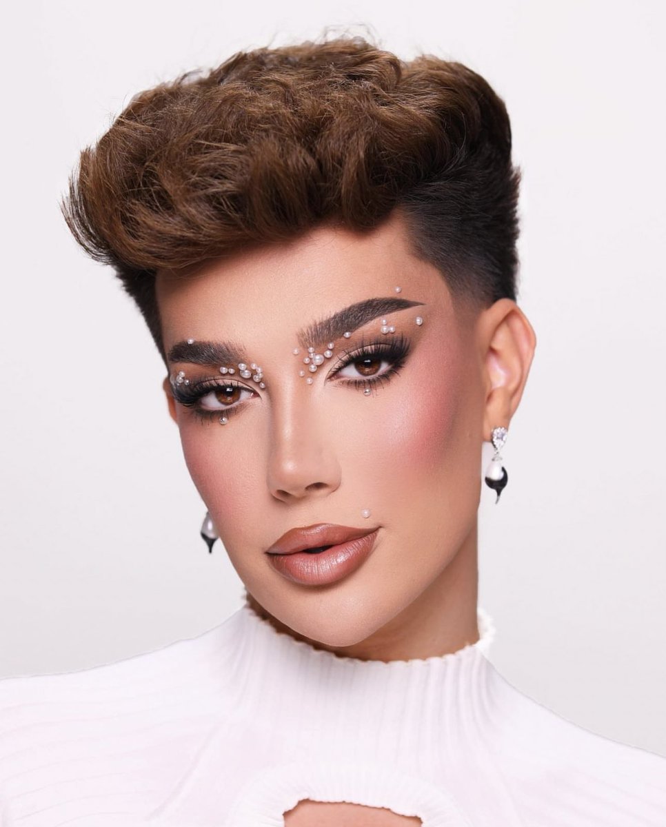 poptime's tweet photo. 🚨 VISH KK: James Charles revelou que seu irmão mais novo não fala mais com ele faz dois anos devido as acusações de que James estava aliciando menores de idade. https://t.co/Xtl3f3HIgG