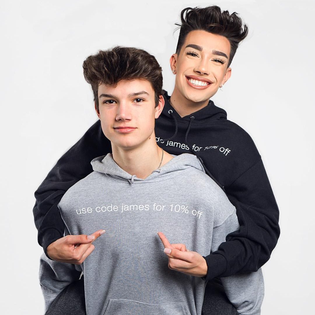 poptime's tweet photo. 🚨 VISH KK: James Charles revelou que seu irmão mais novo não fala mais com ele faz dois anos devido as acusações de que James estava aliciando menores de idade. https://t.co/Xtl3f3HIgG