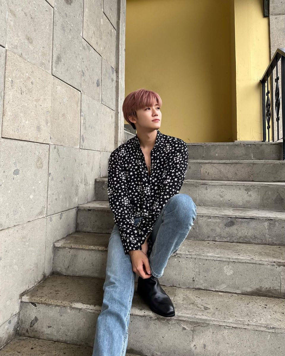 minxtae_'s tweet photo. Es q a mi no me vas a decir q el no sabe lo que trae en la hoodie 💀💀https://t.co/PgLKktuQYm