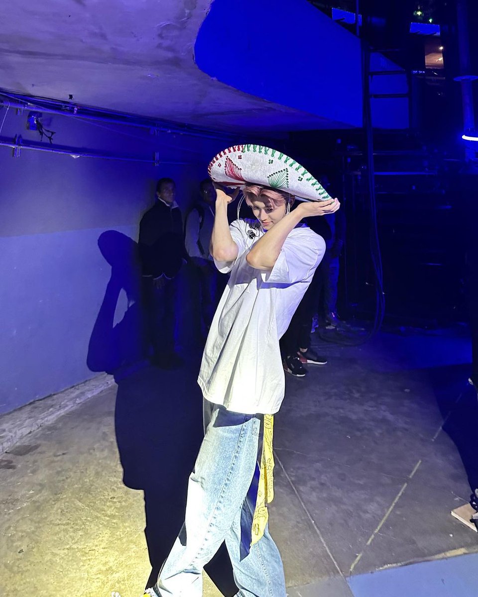 minxtae_'s tweet photo. Es q a mi no me vas a decir q el no sabe lo que trae en la hoodie 💀💀https://t.co/PgLKktuQYm