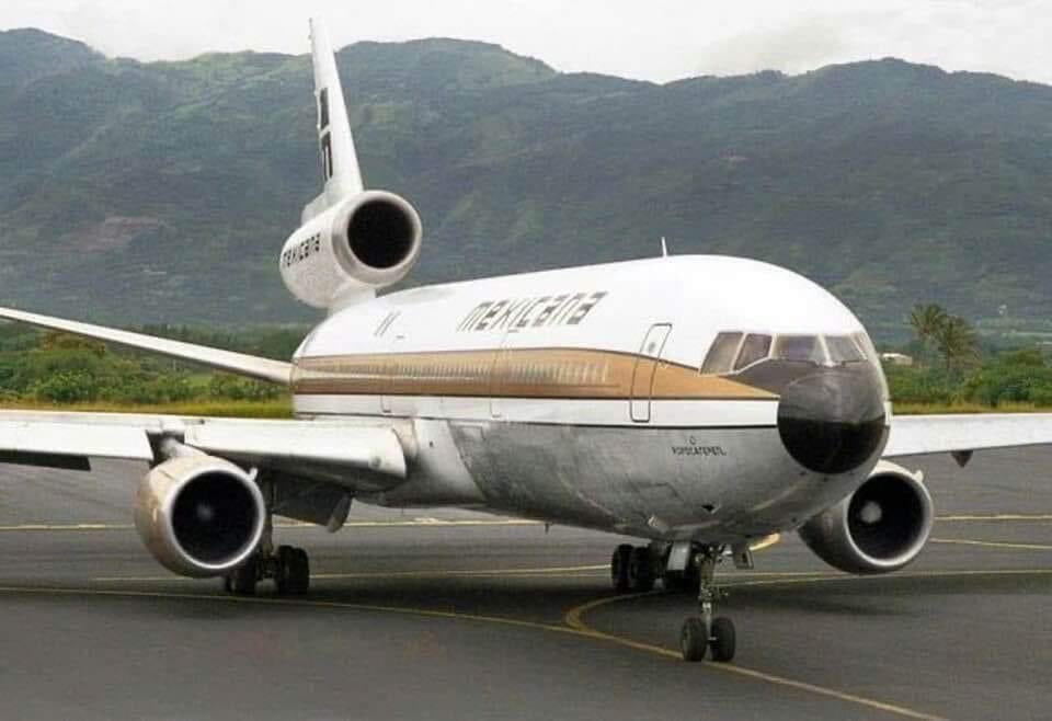 <a href="/GobiernoMX/">Gobierno de México</a> <a href="/lopezobrador_/">Andrés Manuel</a> <a href="/MXvsCORRUPCION/">Mexicanos Contra la Corrupción</a> Se esta cometiendo una gran injusticia con los sobrecargos jubilados de Mexicana. A pesar de que le solicitamos por varios medios que nos escuchara de primera mano <a href="/lopezobrador_/">Andrés Manuel</a> nos ignoró. Seguiremos en la lucha Twit 523