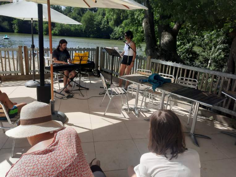 RubioStphanie3's tweet photo. Concert *YÈBÉ LAWOUHSA*
Du 14-07-2023
À Chémillé (France)

👉 Un moment de partage incroyable, merci à vous 🌞😎...
À bientôt

#Worldmusic, #Concert, #music, #live, #YèbéLawouhsa, #chillvibes https://t.co/wNQiOkcglO