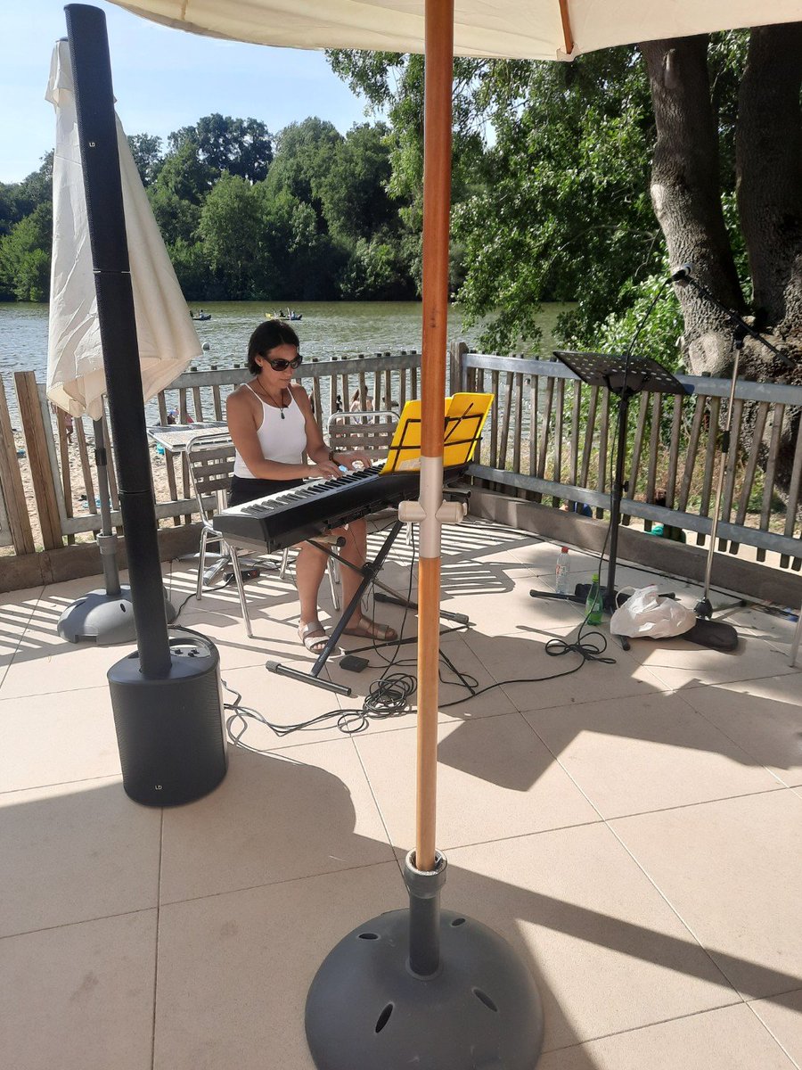 RubioStphanie3's tweet photo. Concert *YÈBÉ LAWOUHSA*
Du 14-07-2023
À Chémillé (France)

👉 Un moment de partage incroyable, merci à vous 🌞😎...
À bientôt

#Worldmusic, #Concert, #music, #live, #YèbéLawouhsa, #chillvibes https://t.co/wNQiOkcglO
