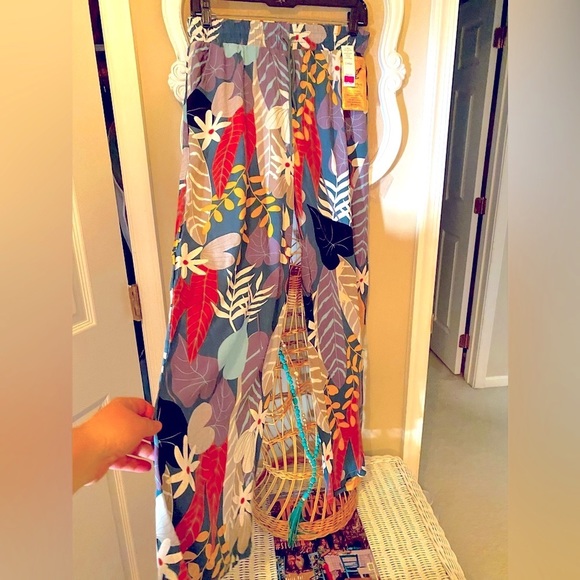 soon2bcourtney's tweet photo. So good I had to share! Check out all the items I'm loving on @Poshmarkapp from @EmilyroseCarls2 #poshmark #fashion #style #shopmycloset #disney #annecole: https://t.co/mO7QJrYLkx https://t.co/OIhQ7OXjH4