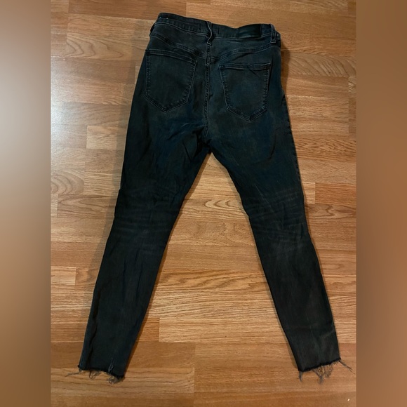 DarylDeVault's tweet photo. So good I had to share! Check out all the items I'm loving on @Poshmarkapp #poshmark #fashion #style #shopmycloset #madewell #reef #anthropologie: https://t.co/xlJL5p6jSP https://t.co/KPT8Oec0nA