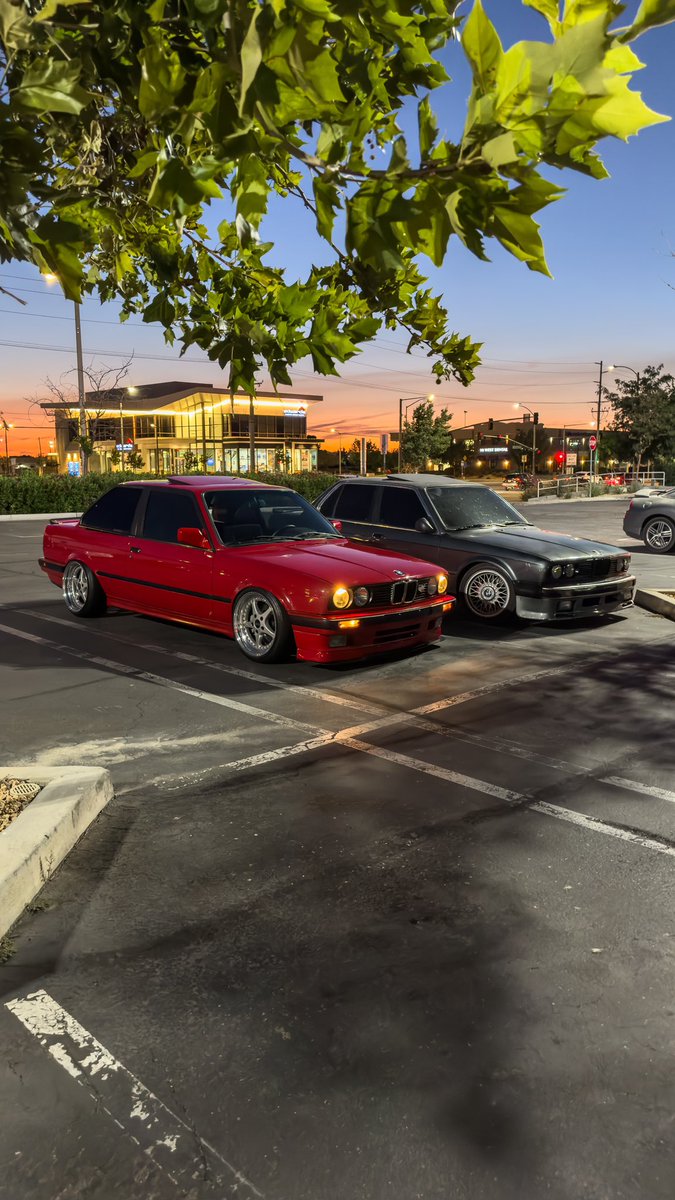 broken_e30's tweet photo. city (light) boys out https://t.co/4FSl5u3nqK