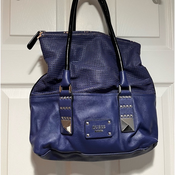 venvus's tweet photo. So good I had to share! Check out all the items I'm loving on @Poshmarkapp #poshmark #fashion #style #shopmycloset #luckybrand #guess #lizclaiborne: https://t.co/w3h6o0Qefk https://t.co/jUqqwGX3jv