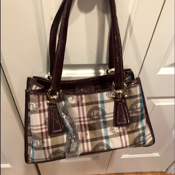 venvus's tweet photo. So good I had to share! Check out all the items I'm loving on @Poshmarkapp #poshmark #fashion #style #shopmycloset #luckybrand #guess #lizclaiborne: https://t.co/w3h6o0Qefk https://t.co/jUqqwGX3jv