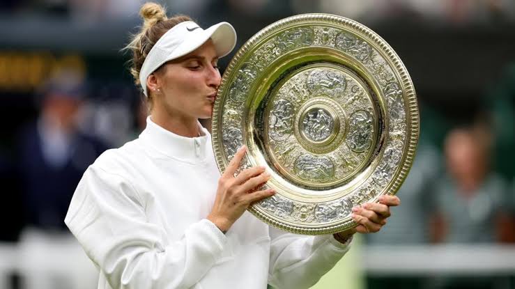 In my younger days watching #WimbledonFinal with my father was the most exciting activity. Do children and youths of India still love the grand show of excellence in tennis?
Congratulations to M Vondroušová for her win and for giving us a thrilling show .... Loved the match!