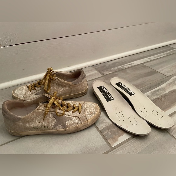 jsnow09's tweet photo. So good I had to share! Check out all the items I'm loving on @Poshmarkapp #poshmark #fashion #style #shopmycloset #goldengoose: https://t.co/nLShcCowVq https://t.co/h0eBG5AQ2Q