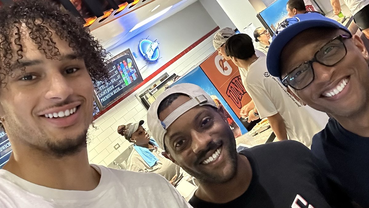 rfoxworth's tweet photo. Very cool meeting @dallasmavs top draft pick @DereckLively at @NBASummerLeague this week in Las Vegas! @NBA #SummerLeague #MFFL https://t.co/4wd05ivqQN