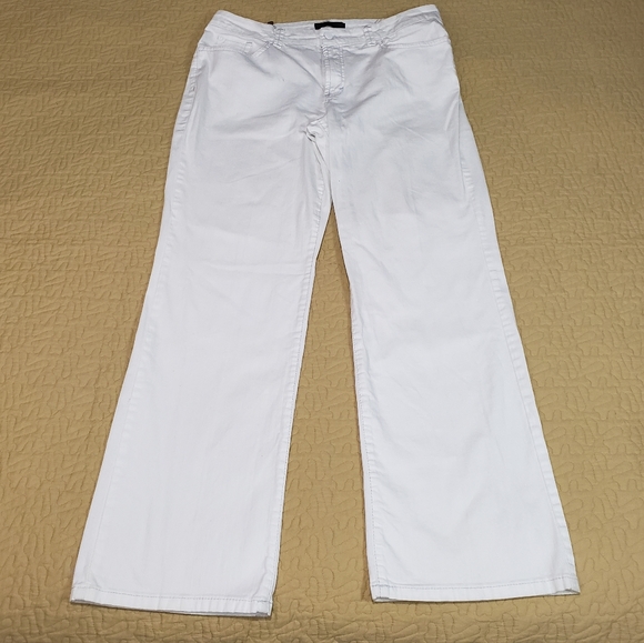 So good I had to share! Check out all the items I'm loving on <a href="/Poshmarkapp/">Poshmark</a> from <a href="/PreciousP711/">Patty Padgett</a> <a href="/eardot860/">Eardot860</a> #poshmark #fashion #style #shopmycloset #calvinklein #skims #ninewest: posh.mk/jxstq7rjtBb