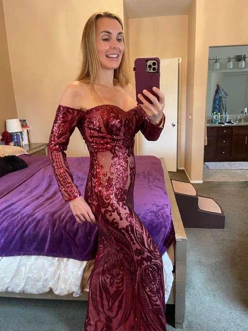 Which dress suits Mummy better? 🌟🎉 Option 1 or Option 2? 💃🌸    #HelpMummyChoose https://t.co/5txOxVB<a href="/tag/helpmummychoose"class="tags"><span>#helpmummychoose</span></a>