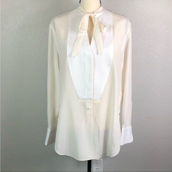 HossPetit1's tweet photo. So good I had to share! Check out all the items I'm loving on @Poshmarkapp #poshmark #fashion #style #shopmycloset #unbranded #juicycouture #ragbone: https://t.co/feg3vjoiyM https://t.co/F1lDoZlKIw
