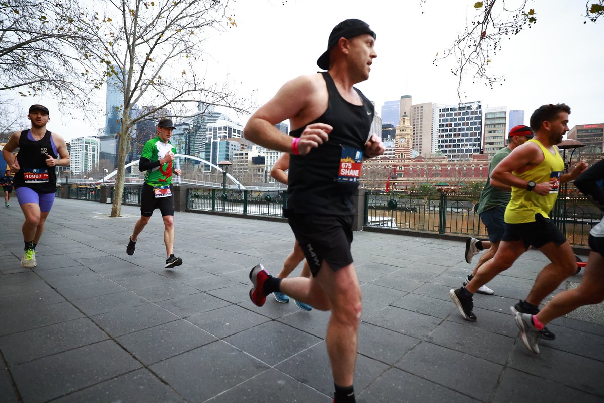 _Willo_'s tweet photo. I hope whoever decided to end the #runMelbourne half with a climb over the footbridge has a life time of diarrhoea... Otherwise great event and fantastic morning https://t.co/7CNa3Qpejq