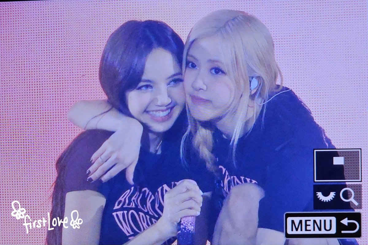 firstlove_rose's tweet image. 230715 BORN PINK PARIS ENCORE

얘드라 귀여워요.... 🥹 

#블랙핑크 #로제 #BLACKPINK #ROSÉ
@BLACKPINK