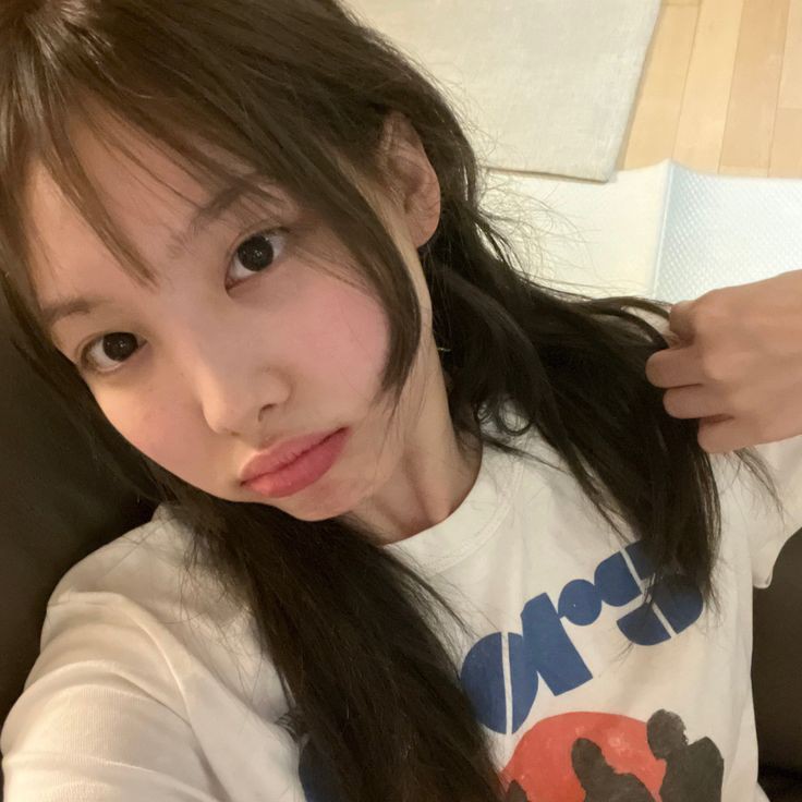 eniryck's tweet photo. hello guys, esca here! &amp; I'm looking for interactive moots 

• she/her, filo, '08
• new to #kpoptwt &amp; #stantwt
• I'm a multi, so any fandom are wc!

♡/↻ are very much appreciated! https://t.co/wtGxxoeemZ