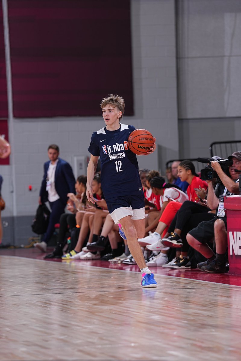 jrnba's tweet photo. Great performances by both Team White and Team Navy in today's #JrNBAShowcase presented by @nikebasketball boys gameπ₯ https://t.co/thBZKcZ28I