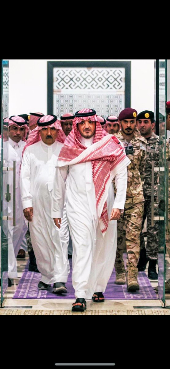 #عبدالعزيز_بن_سعود_بن_نايف

لا تلتفت لهل الردى والمساكين
الشعب في دعس الخمايم يسدك..